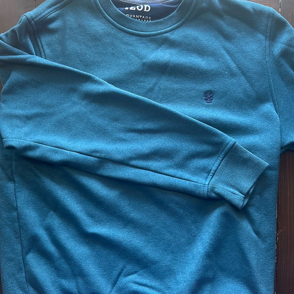 Izod crewneck long sleeve